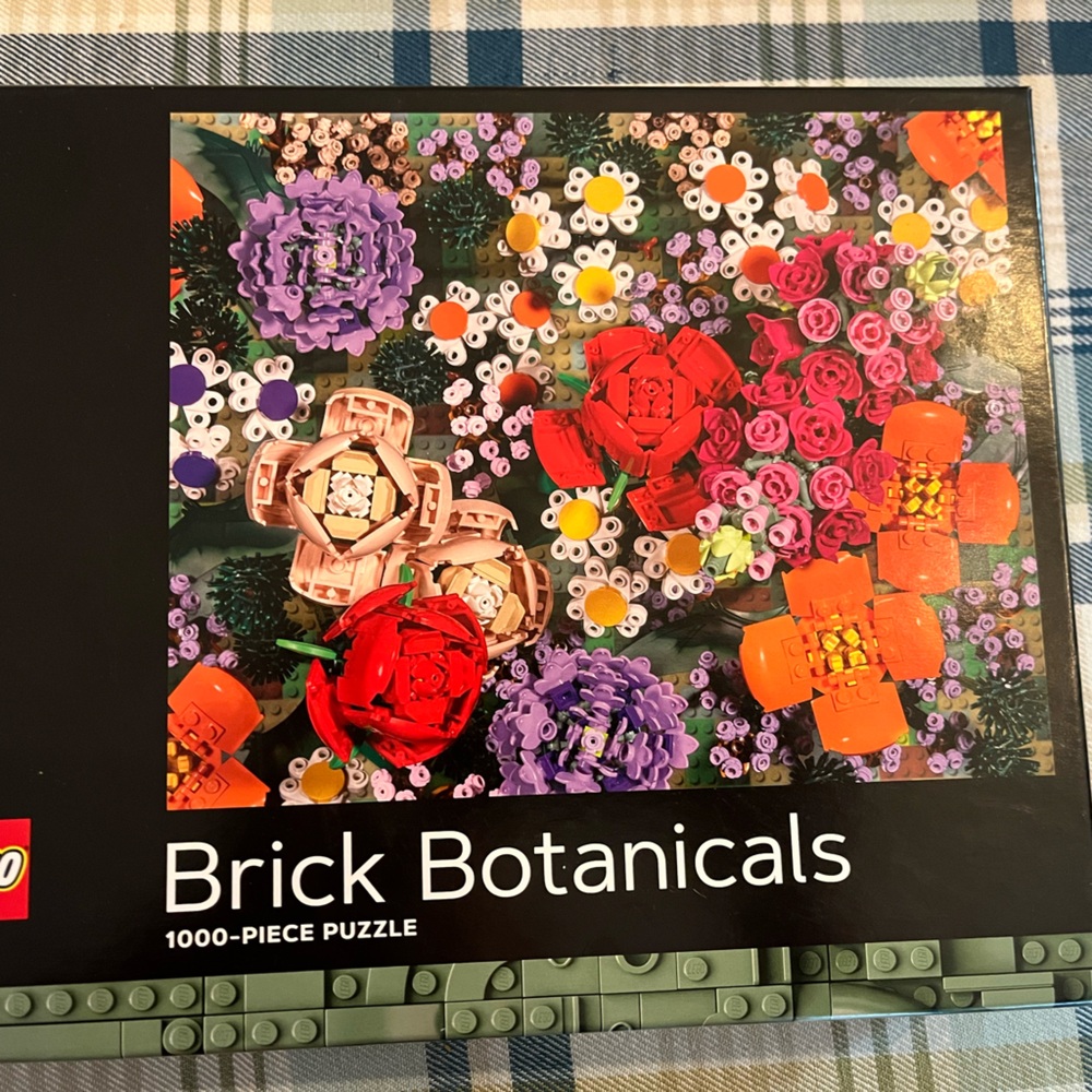 LEGO Brick Botanicals 1000-Piece Puzzle - Red, Purple, Green